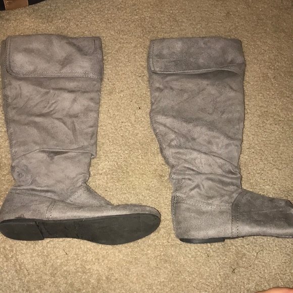 Grey boots - Picture 2 of 2